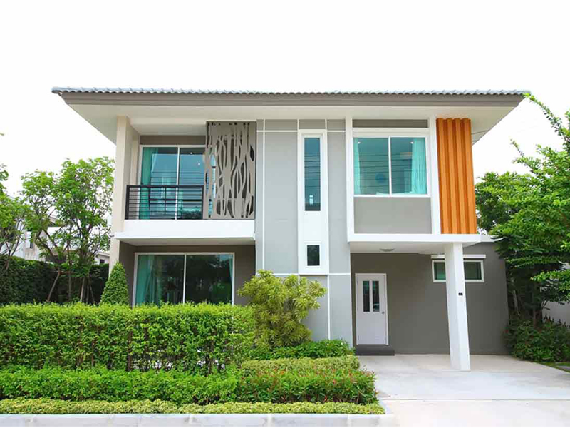 ตัวอย่าง-บ้านที่ใช้ต้นโมกทำรั้วบ้าน