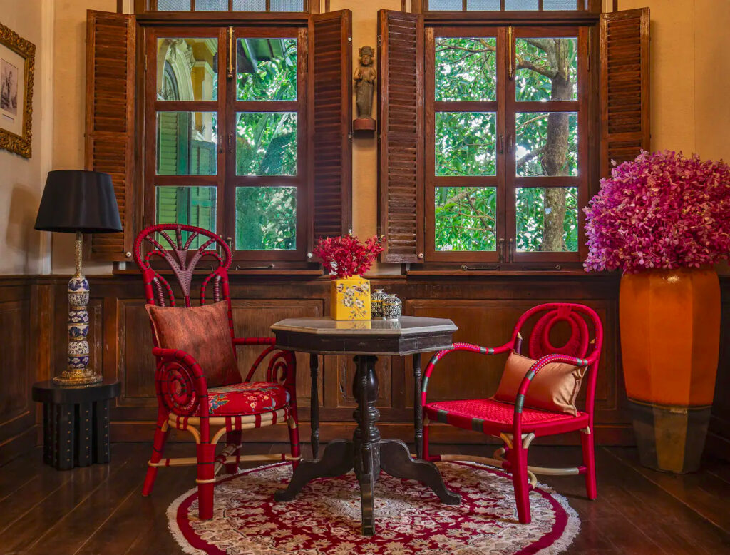 บ้านพระพิทักษ์ชินประชา-ภายใน-และ-โต๊ะรับแขก