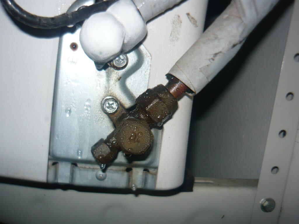 ภาพแอร์ไม่เย็น-น้ำยาแอร์รั่ว