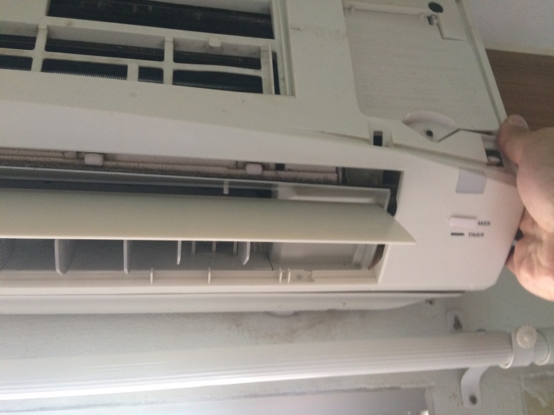 ล้างแอร์ด้วยตัวเอง-การถอดฝาหน้า-1