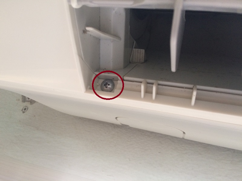 ล้างแอร์ด้วยตัวเอง-ขันน็อตแอร์ฝาหน้า