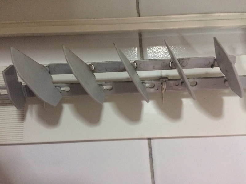 ล้างแอร์ด้วยตัวเอง-ถอดบานสวิงของแอร์-5