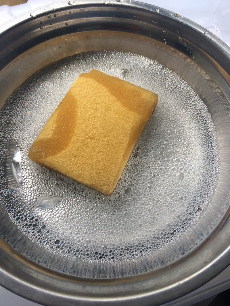 ล้างแอร์ด้วยตัวเอง-น้ำยาล้างจากและฟองน้ำสำหรับทำความสะอาดแอร์