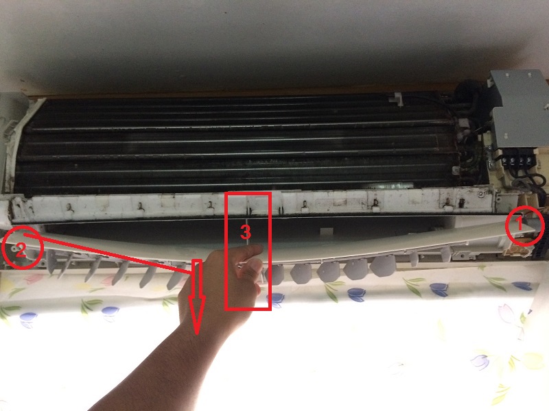 ล้างแอร์ด้วยตัวเอง-ประกอบแอร์หลังล้างแอร์เสร็จ-ใส่ฝาครอบแอร์