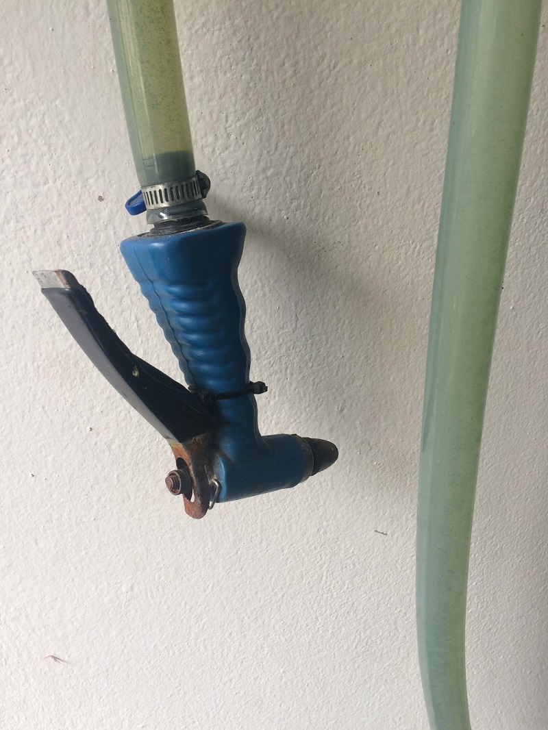 ล้างแอร์ด้วยตัวเอง-สายยางฉิดน้ำ