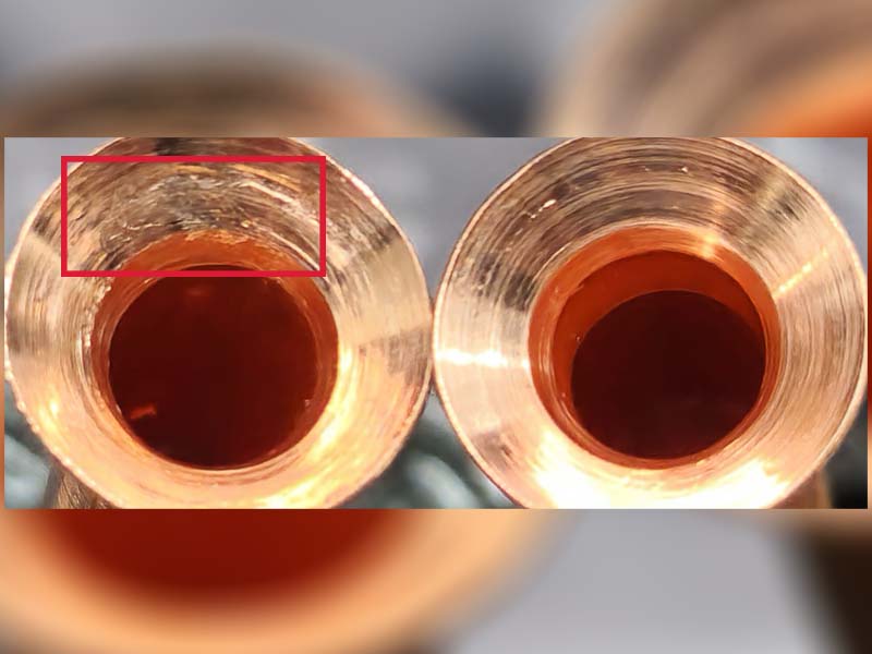 บานแฟร์ท่อแอร์แล้วเป็นรอย ภาพซูมจากกล้องมือถือ