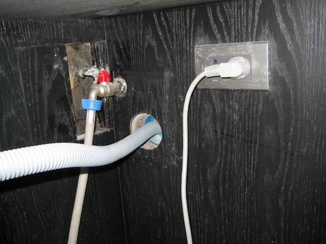 กลิ่นเหม็นจากท่อน้ำเครื่องซักผ้า-เวลาซักผ้า