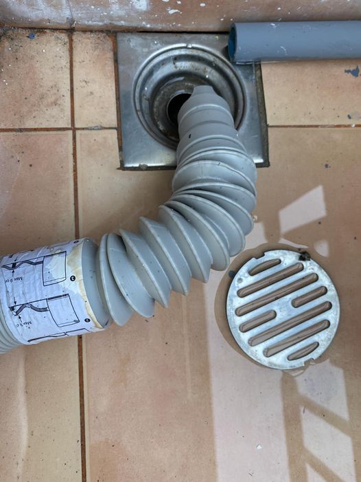 ท่อเครื่องซักผ้าไม่สามารถ เสียบลงไปที่ท่อน้ำได้